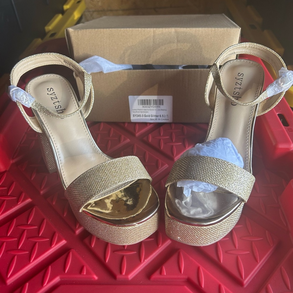 Stylish Gold Glitter Women's Platform Sandals